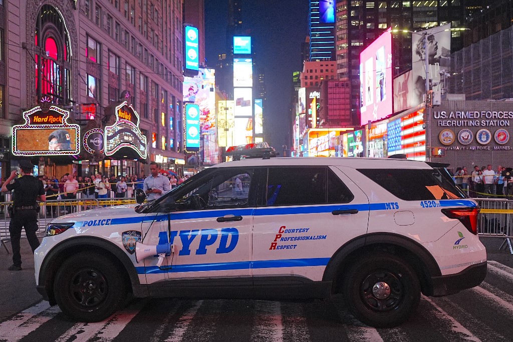 Επίθεση με μαχαίρι στην Times Square: Νεκρή μία 32χρονη και η δράστιδα (vid)