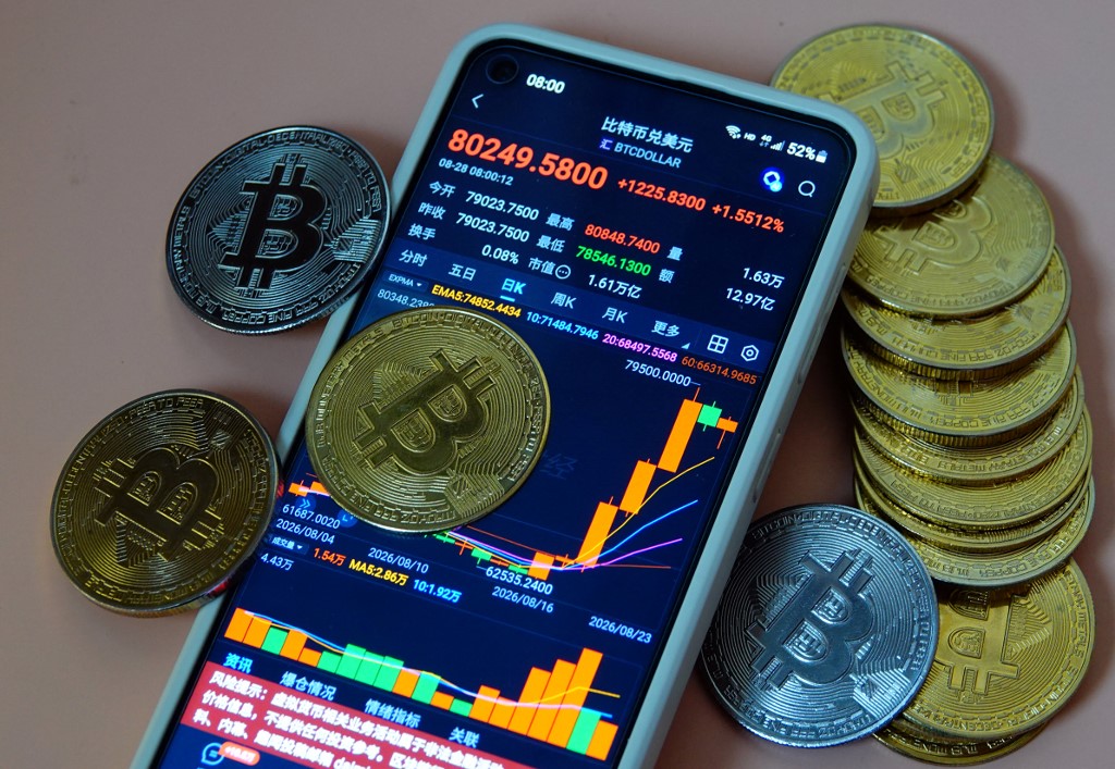 Το Bitcoin ξαναβρίσκει τους αγοραστές του – Το σήμα από ETFs και options