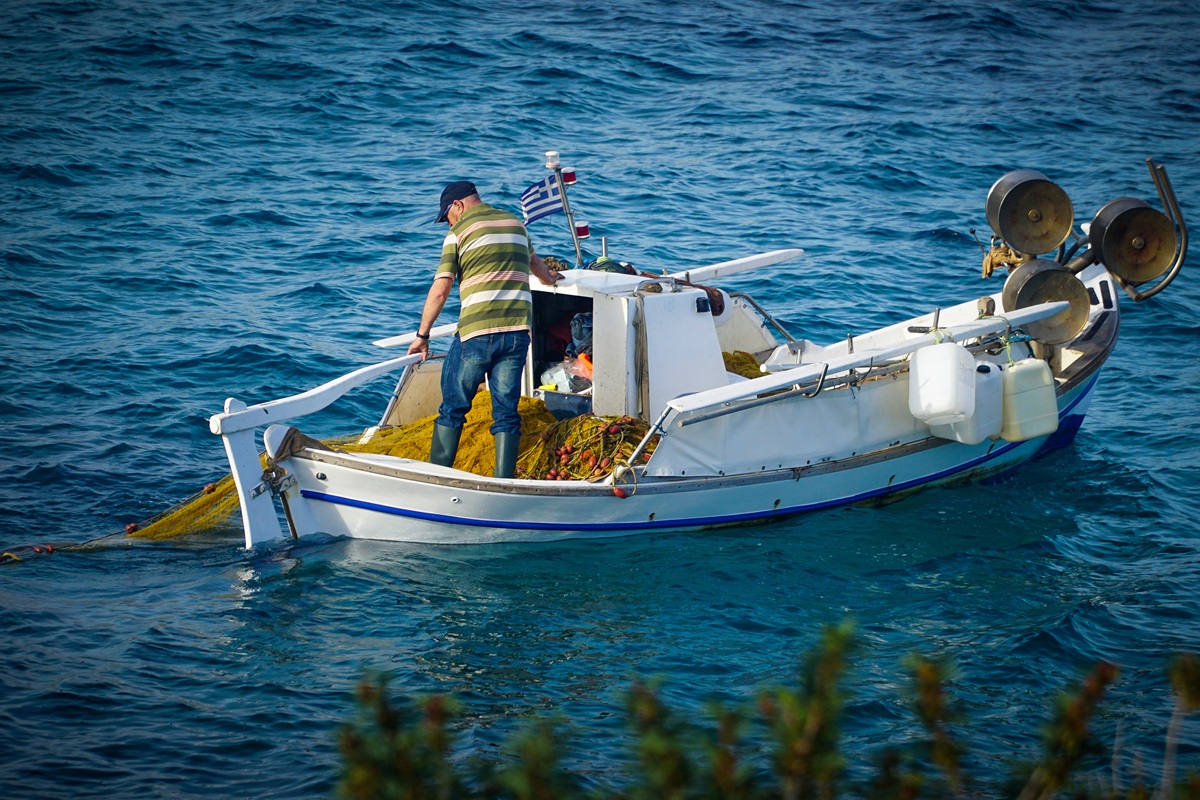 Αλιεία: Τι αλλάζει μετά από 56 χρόνια για επαγγελματίες και ελέγχους