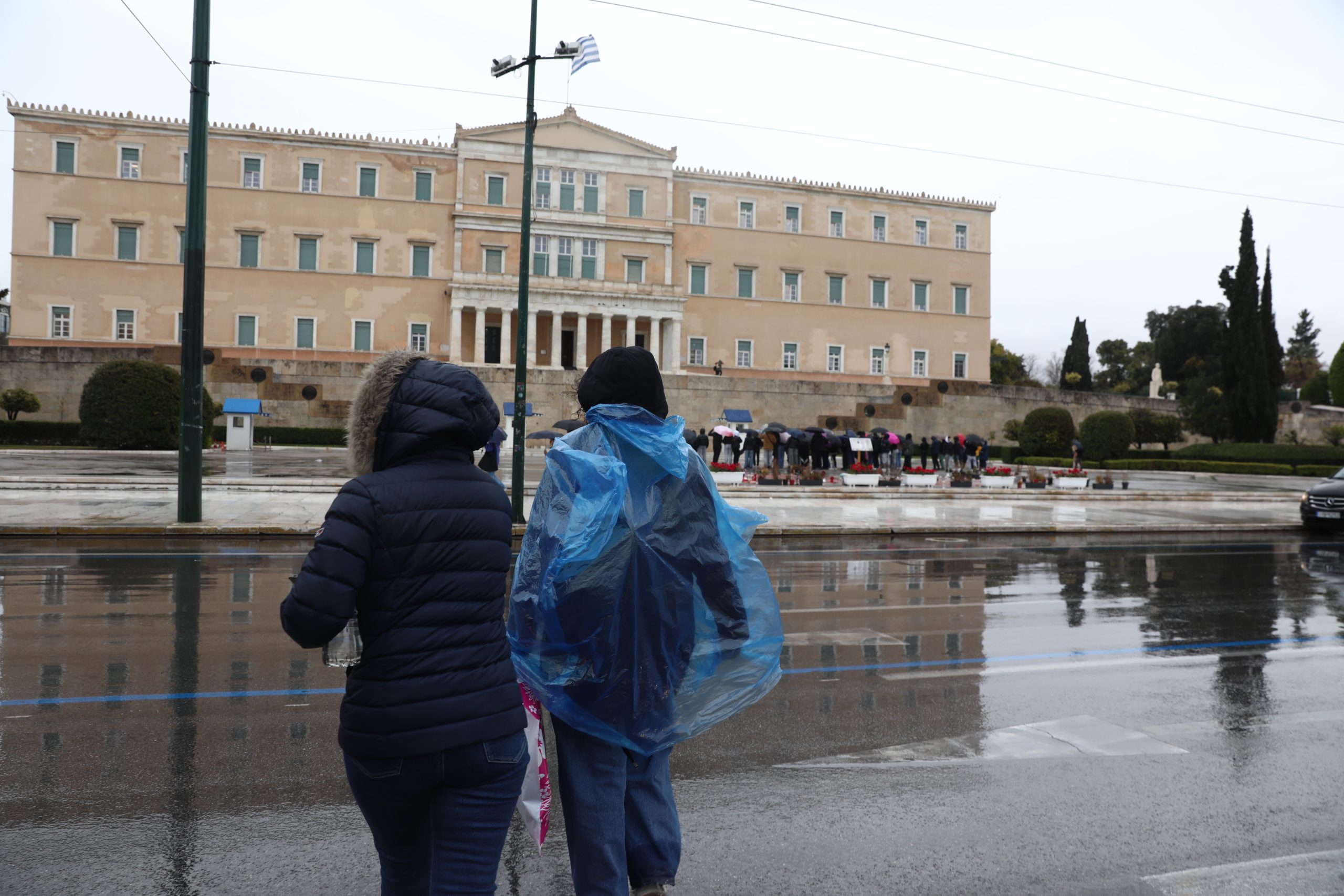 Καιρός: Κι από Τρίτη… φθινόπωρο – Βουτιά της θερμοκρασίας και βροχές