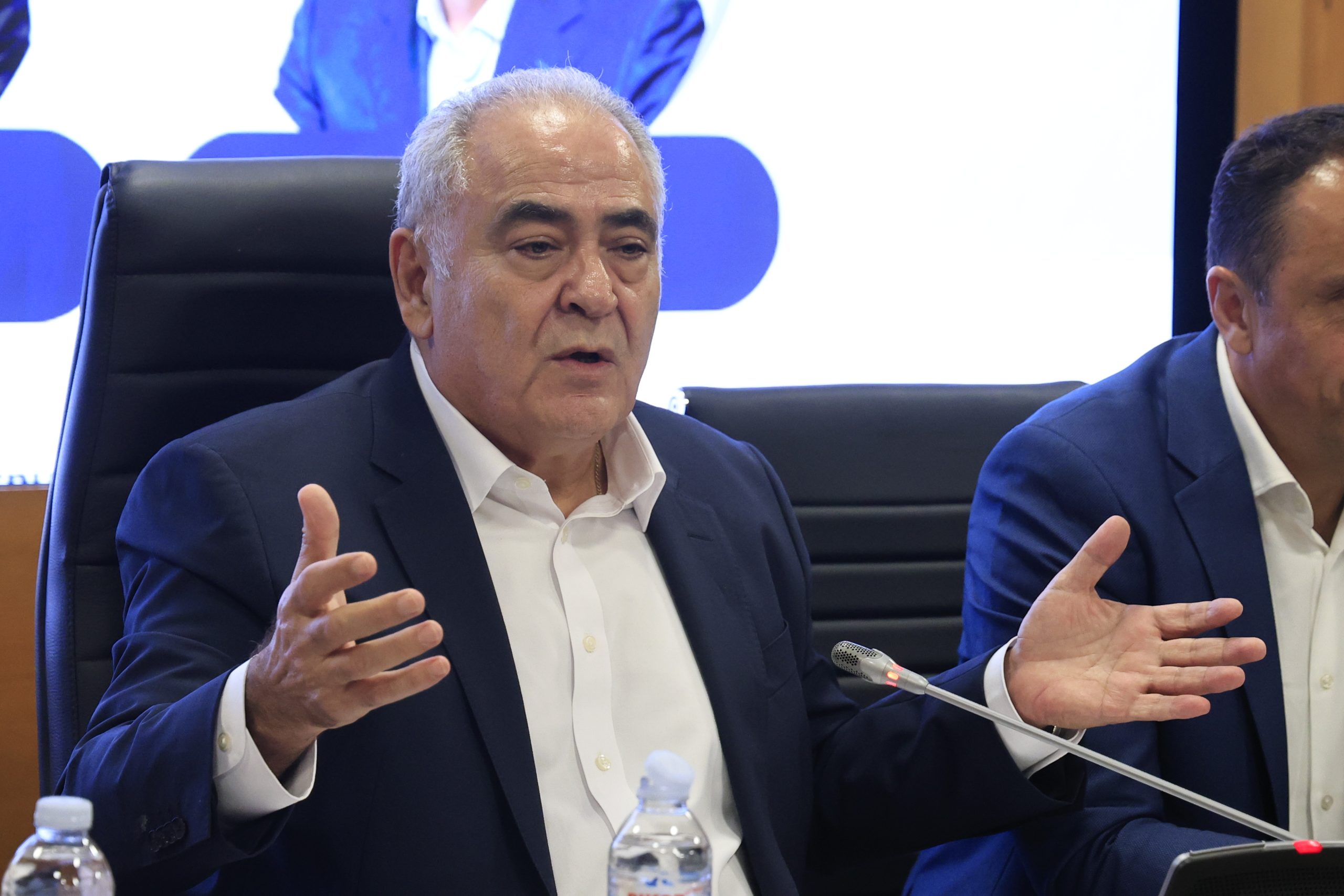 ΕΕΑ: Έξι μέτωπα πιέζουν τις μικρομεσαίες επιχειρήσεις – Τι ζητά ο Χατζηθεοδοσίου