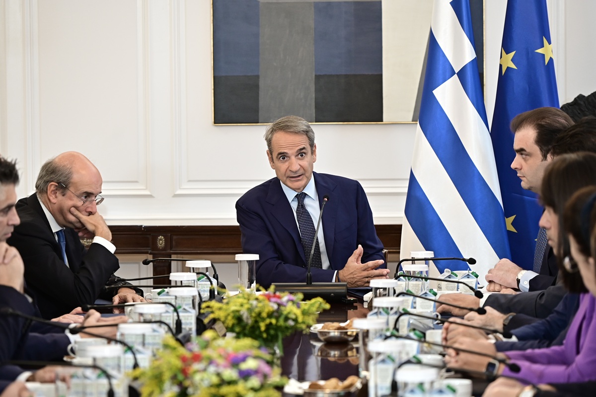 Υπ. Συμβούλιο: Πακέτο μέτρων με 120 δόσεις και «κόφτη» στα social media κάτω των 15 – Όλες οι αποφάσεις