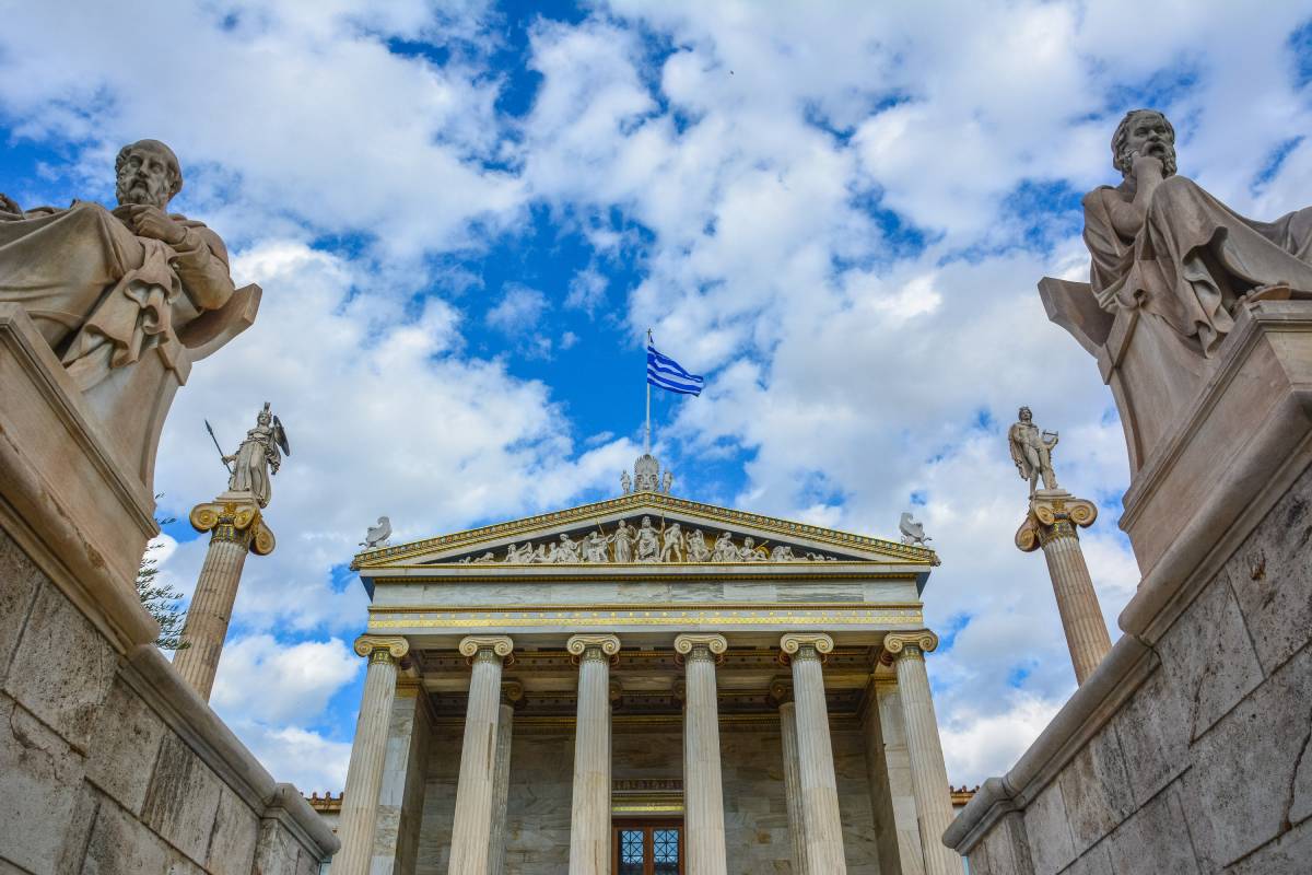 Διπλή αναβάθμιση της ελληνικής οικονομίας από Moody’s και Scope Ratings