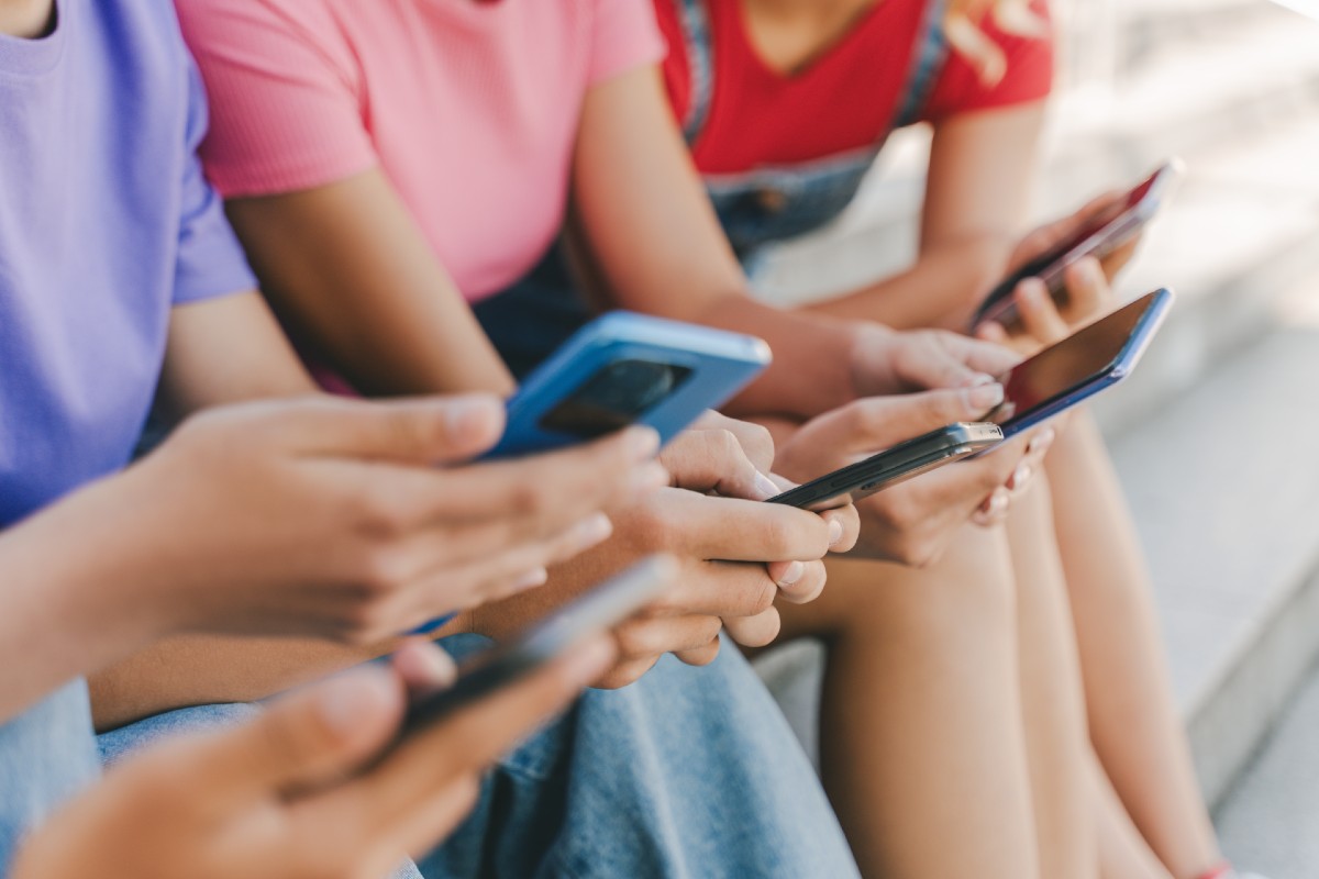 Η Ευρώπη βάζει όριο 15 ετών στα social media – Η ελληνική πρωτοβουλία και το Kids Wallet