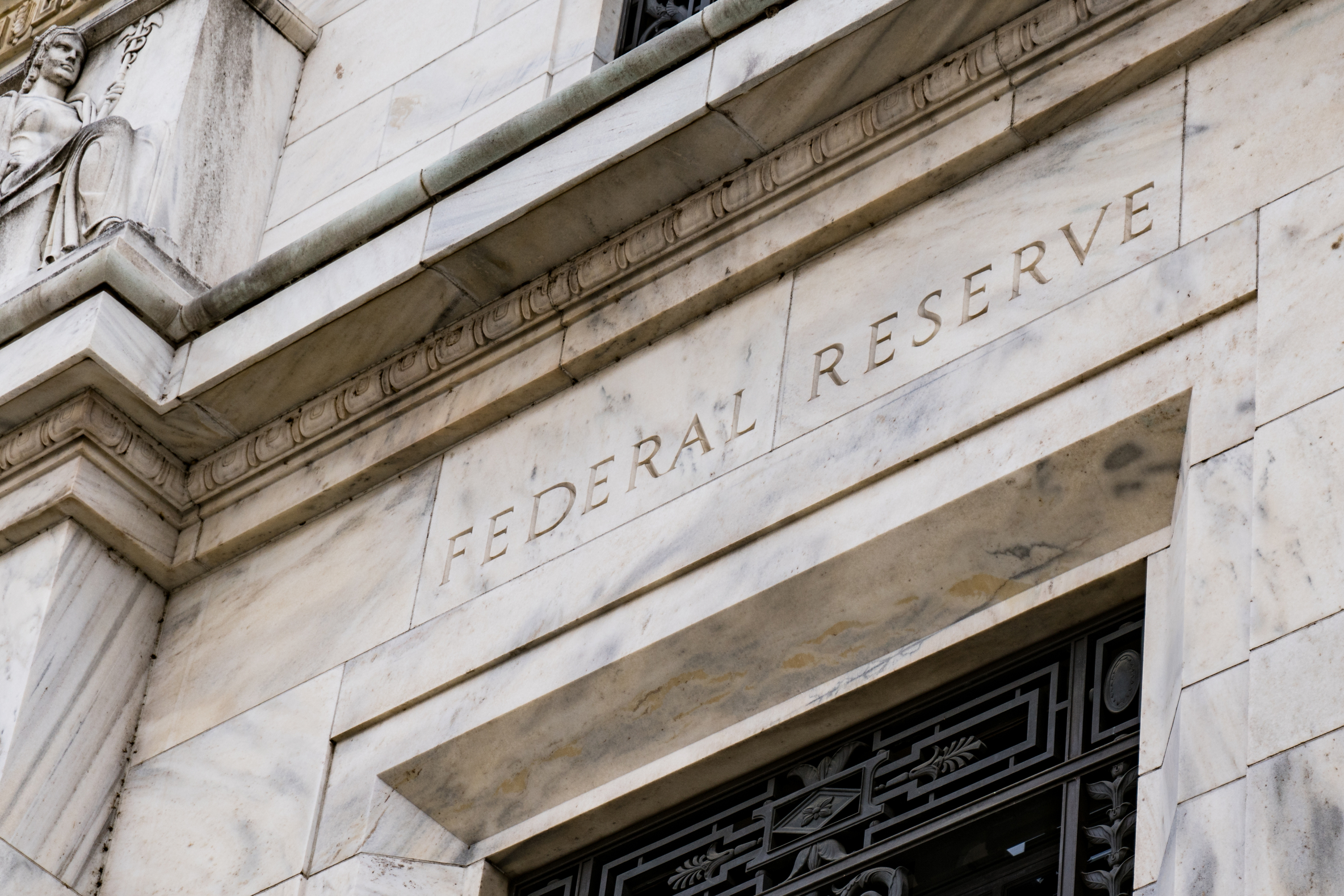 Fed: Στο 5,62% το 30ετές ομόλογο, παρά την ανάσα από τον πληθωρισμό