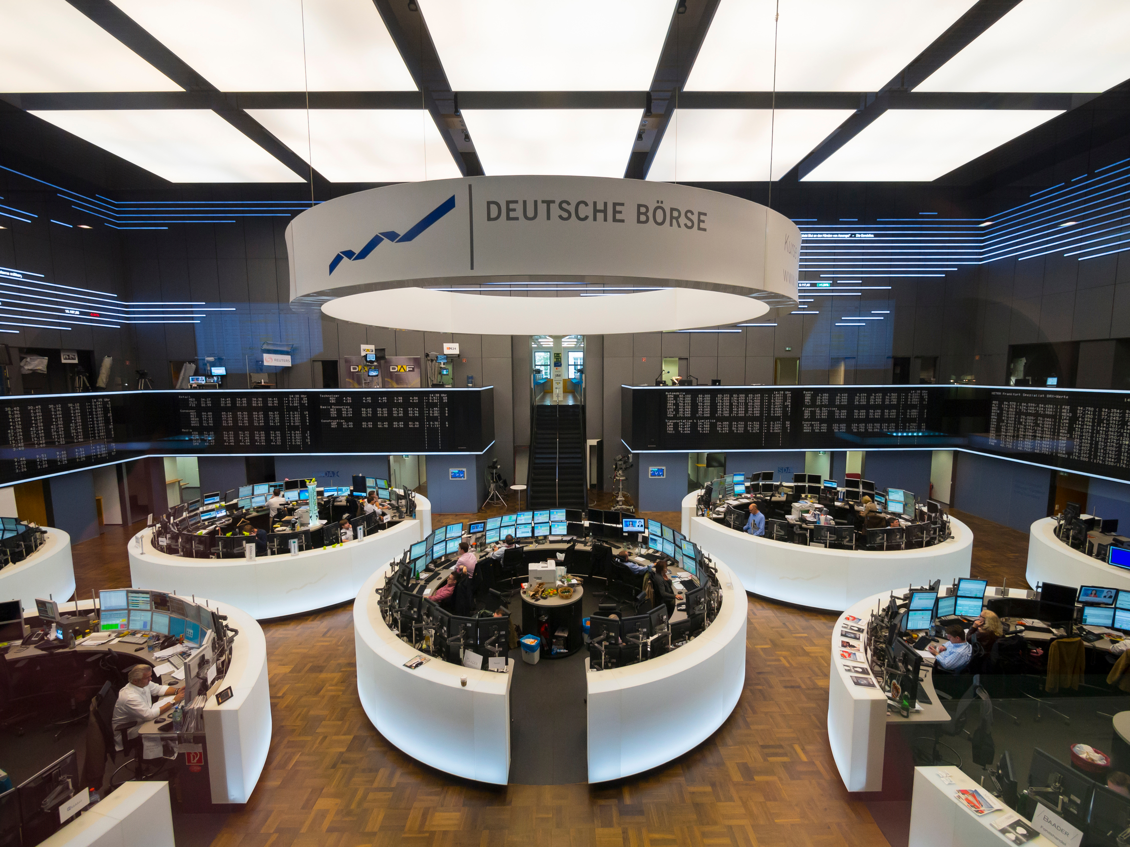 Ευρωπαϊκές αγορές: Άνοδος 1% για τον STOXX 600 με ώθηση από τράπεζες και τεχνολογία