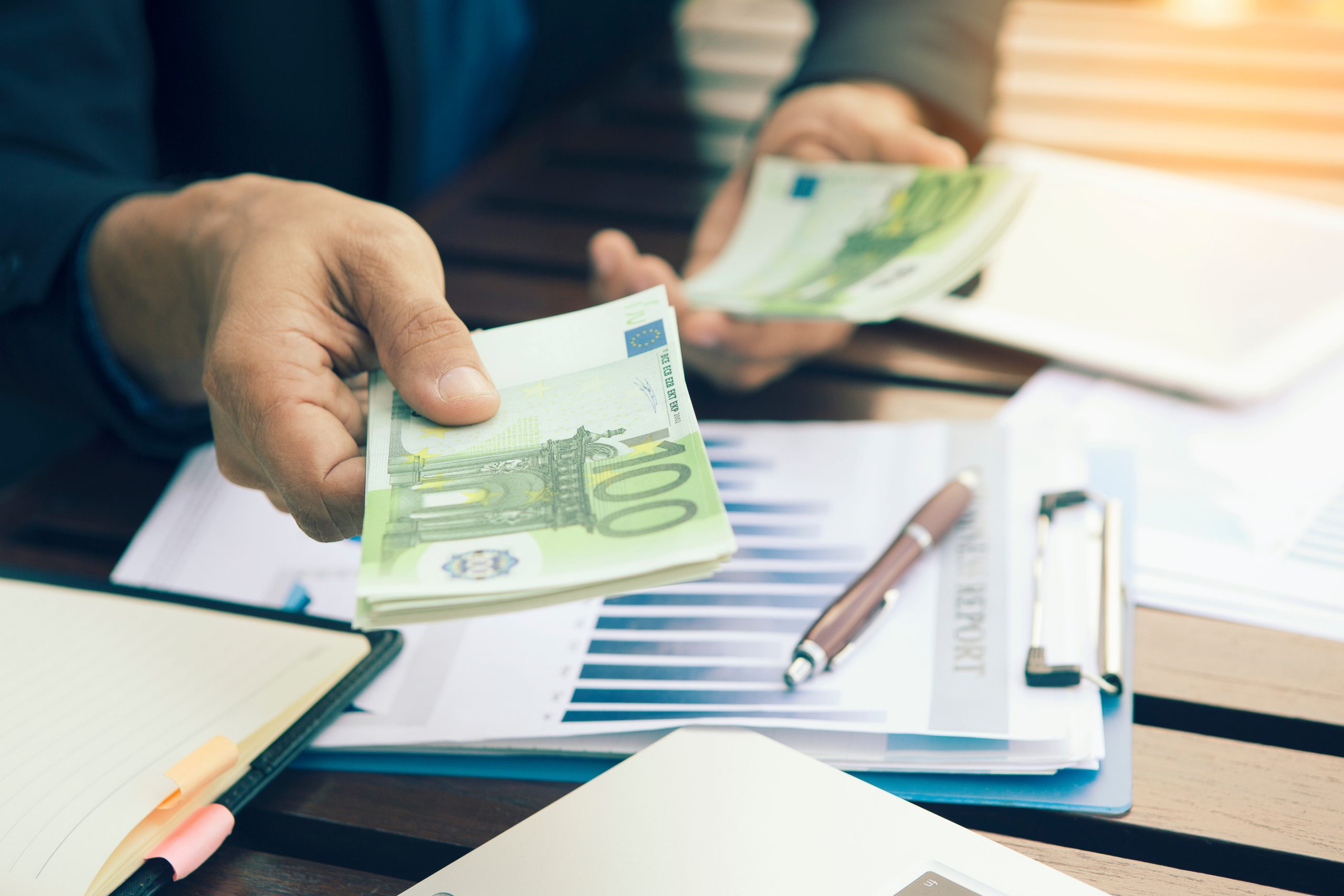 Μισθοί: Αύξηση άνω του 30% στην Ελλάδα την τελευταία εξαετία – Στη 17η θέση της ΕΕ