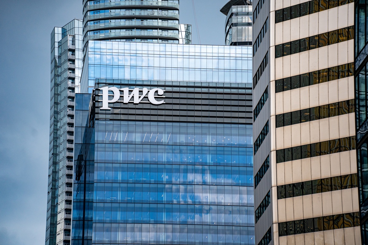 PwC: Επενδύσεις-μαμούθ 32 τρισ. δολαρίων σε data centers Τεχνητής Νοημοσύνης έως το 2050