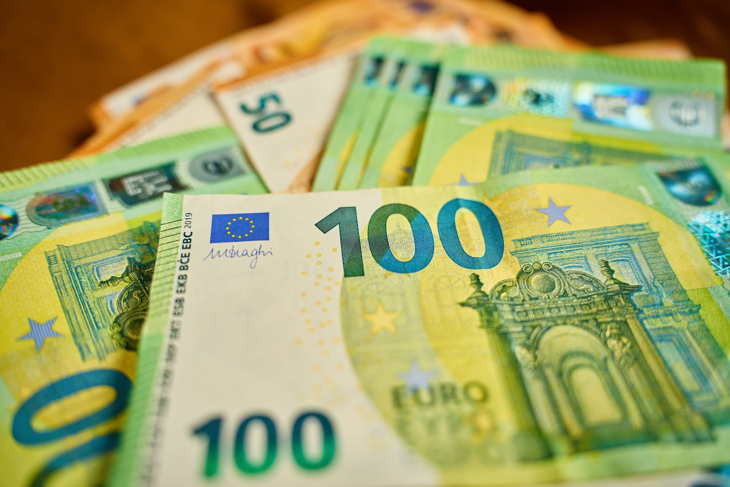 Απάτη 40 εκατ. ευρώ με παράνομες επιστροφές φόρων: 46 πρόσωπα και 152 εταιρείες στο στόχαστρο της Αρχής για το Ξέπλυμα Χρήματος