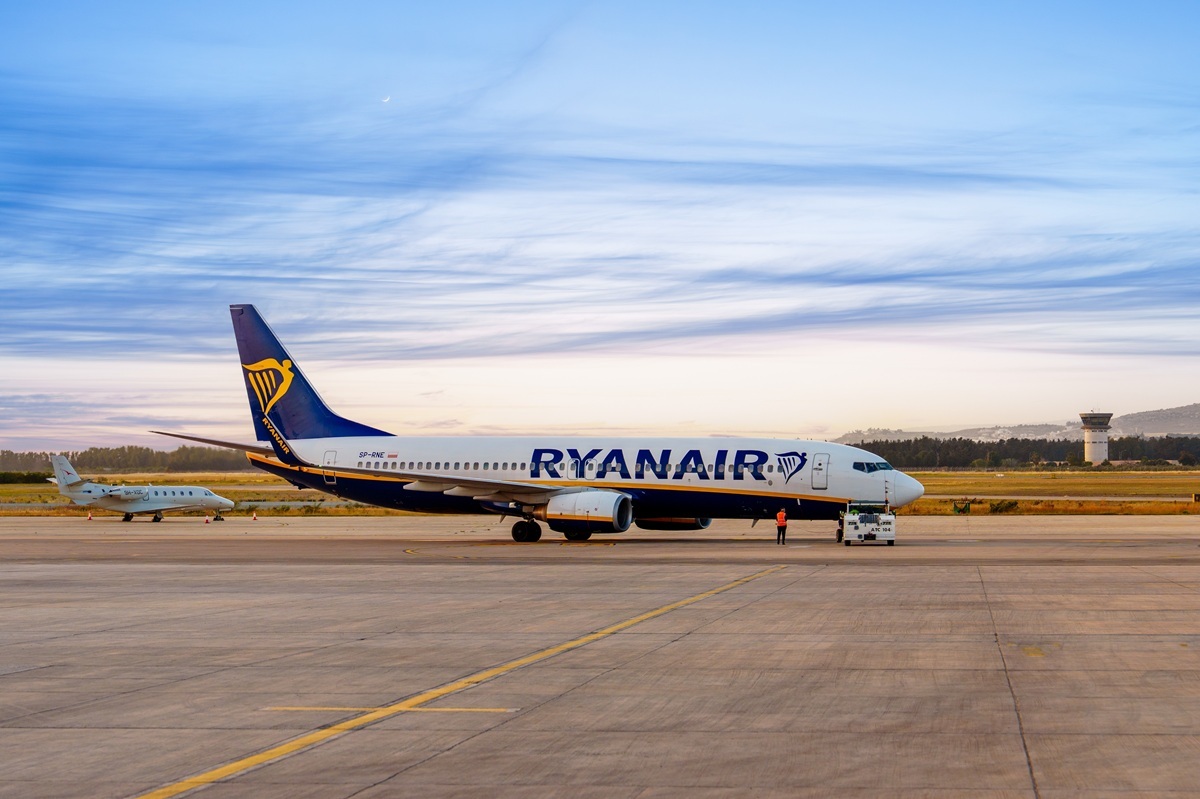 Ryanair: Τα βάζει ξανά με την Ελλάδα και καθιστά ακριβότερα τα ταξίδια για τους Ευρωπαίους