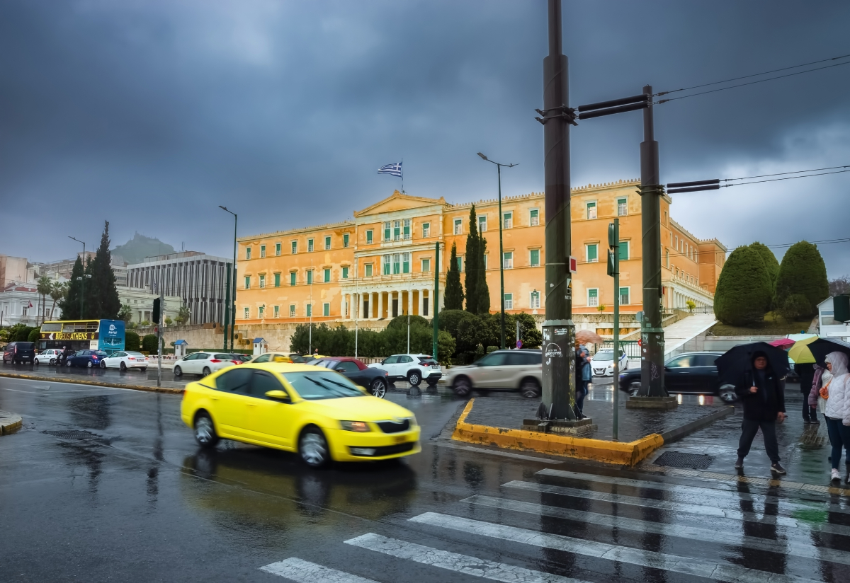 Καιρός: Ισχυρές καταιγίδες σε Κρήτη και Δωδεκάνησα – Πότε υποχωρεί η κακοκαιρία
