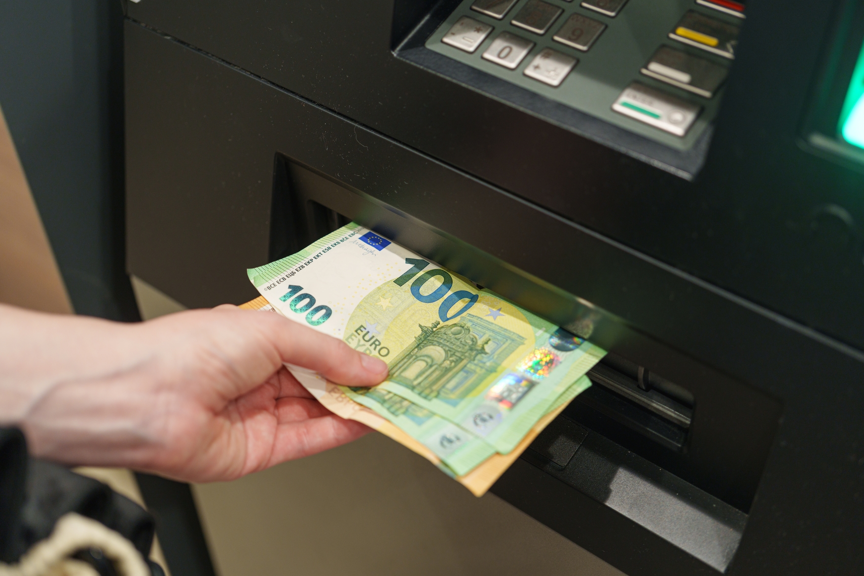 Το μεγάλο στοίχημα για τα 10 τρισ. ευρώ των Ευρωπαίων που μένουν στις τράπεζες