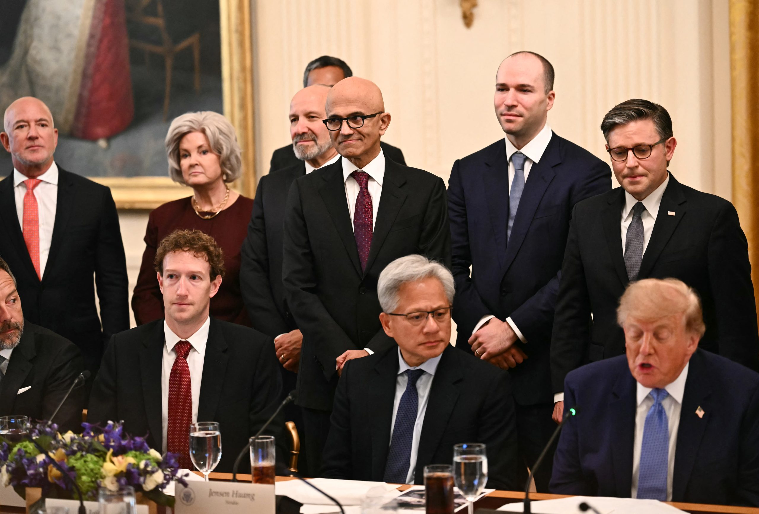 Πώς Ζούκερμπεργκ και Χουάνγκ διαμόρφωσαν τη συμφωνία του Λευκού Οίκου για την AI