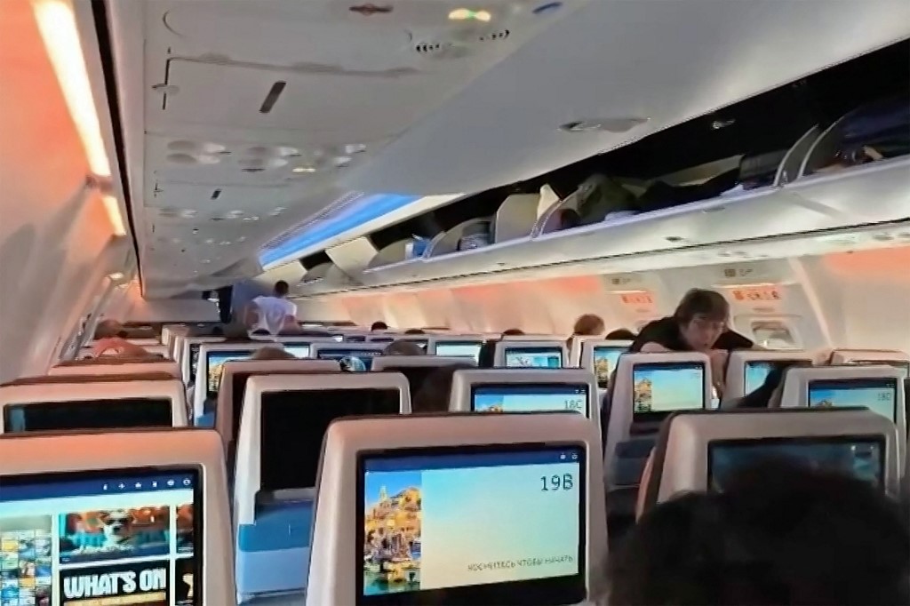 Επίθεση στην πτήση της FlyDubai: Όσα ξέρουμε για τον συγκυβερνήτη και τα ερωτηματικά (vids)