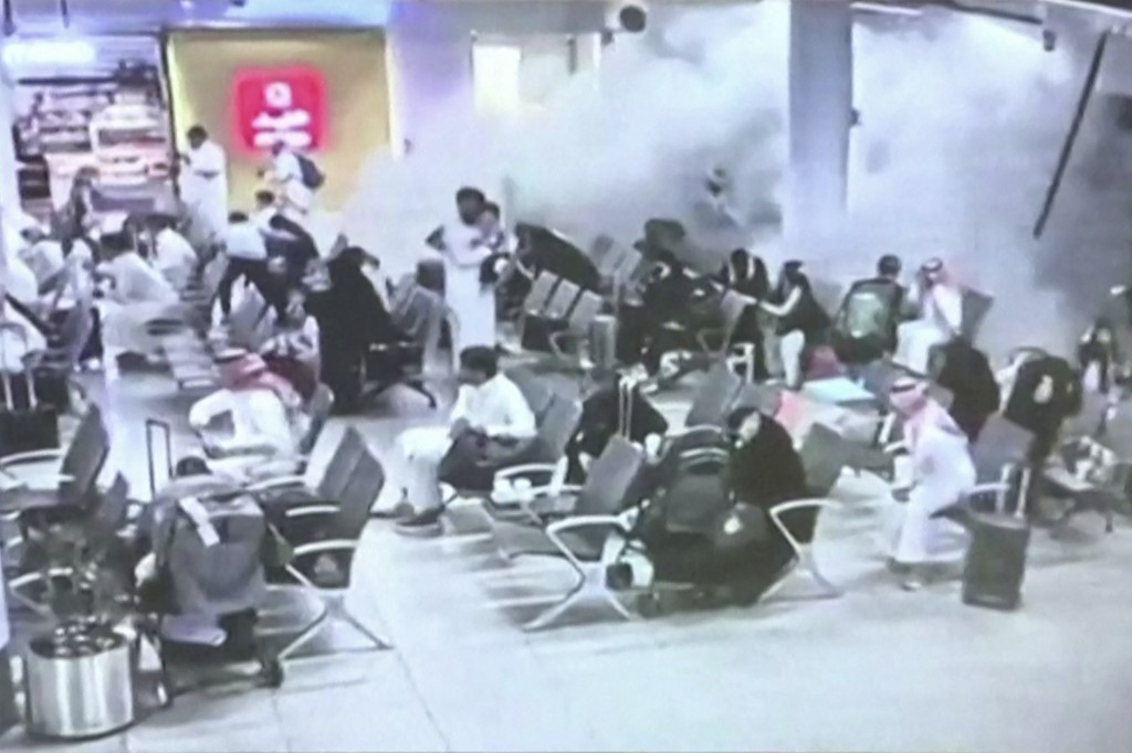 Σε κλοιό επιθέσεων η Σαουδική Αραβία: Παραλύει το Ριάντ – Πλήγμα στο οικονομικό όραμα του Μπιν Σαλμάν