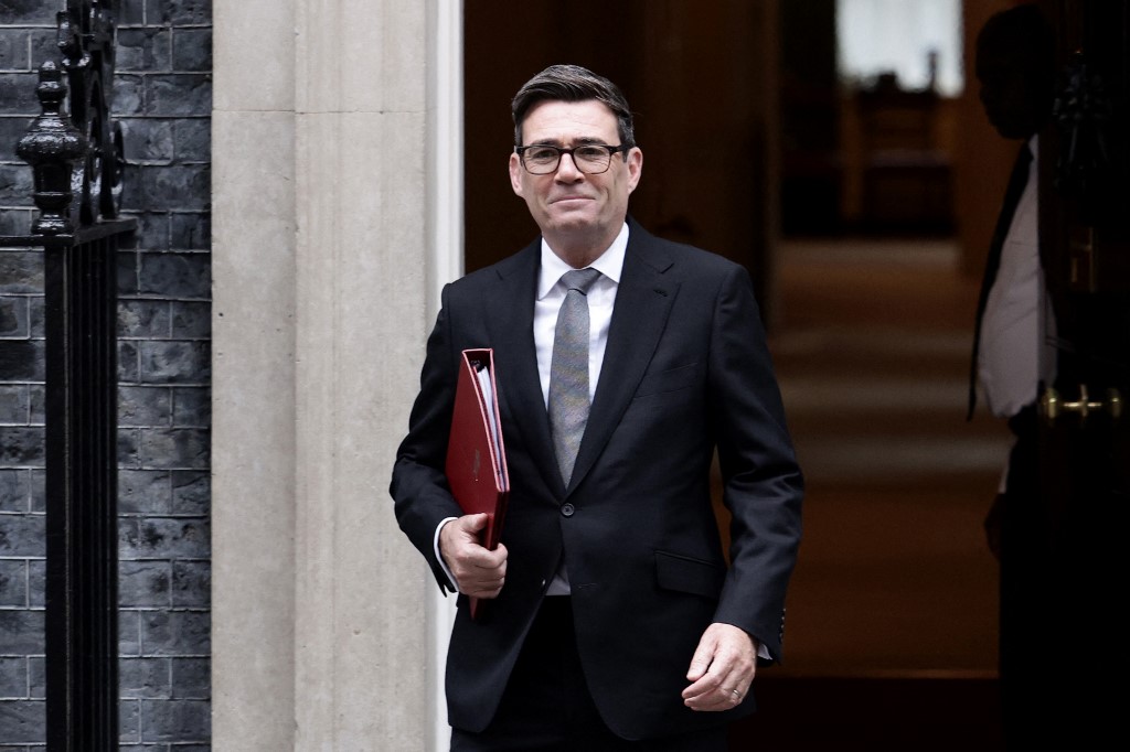«Συγγνώμη» για το Brexit: Ο Μπέρναμ θέλει επιστροφή στην ΕΕ, αλλά αποκλείει αλλαγή στην παρούσα θητεία