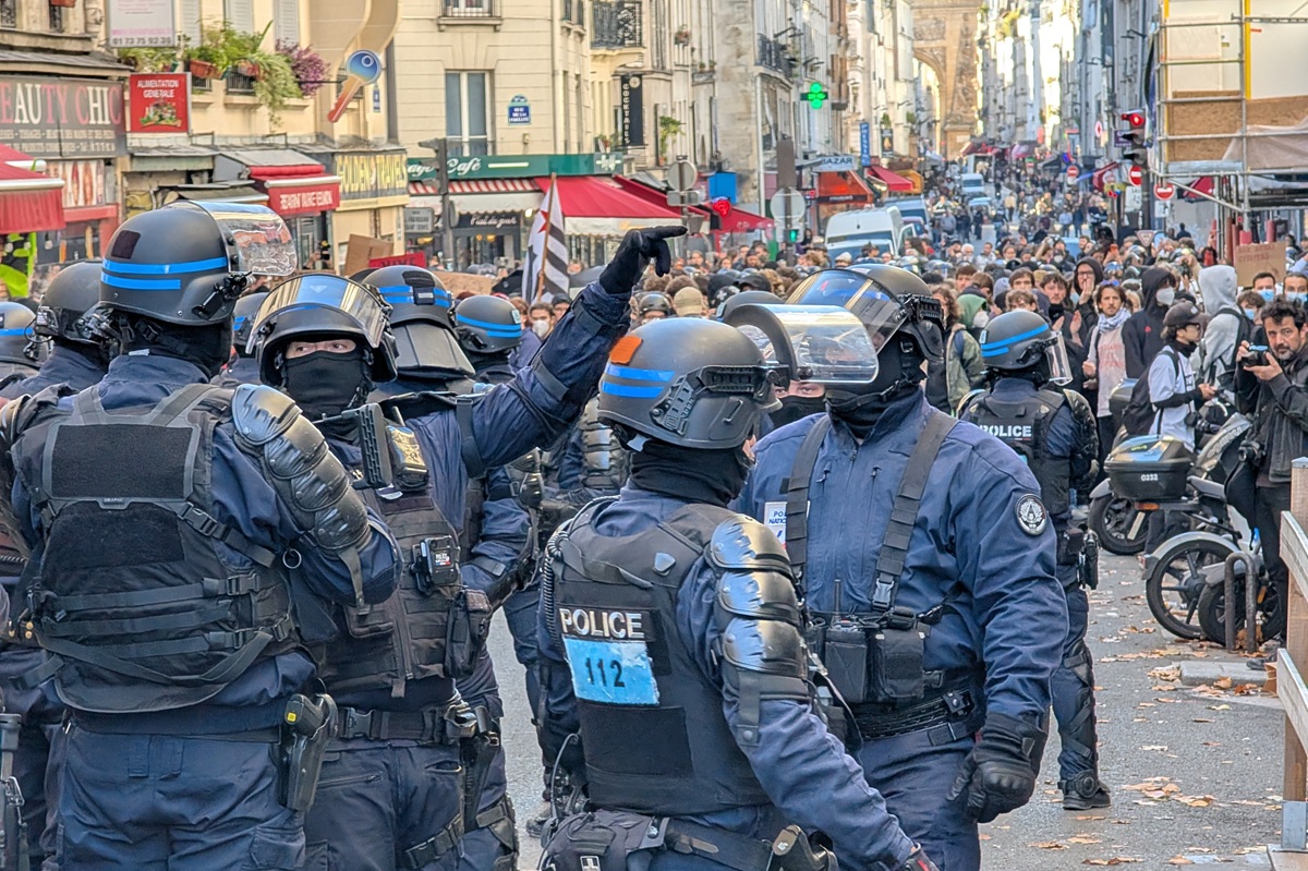 Γαλλία: Δακρυγόνα και δεκάδες συλλήψεις στις πανεθνικές διαδηλώσεις κατά της ακρίβειας