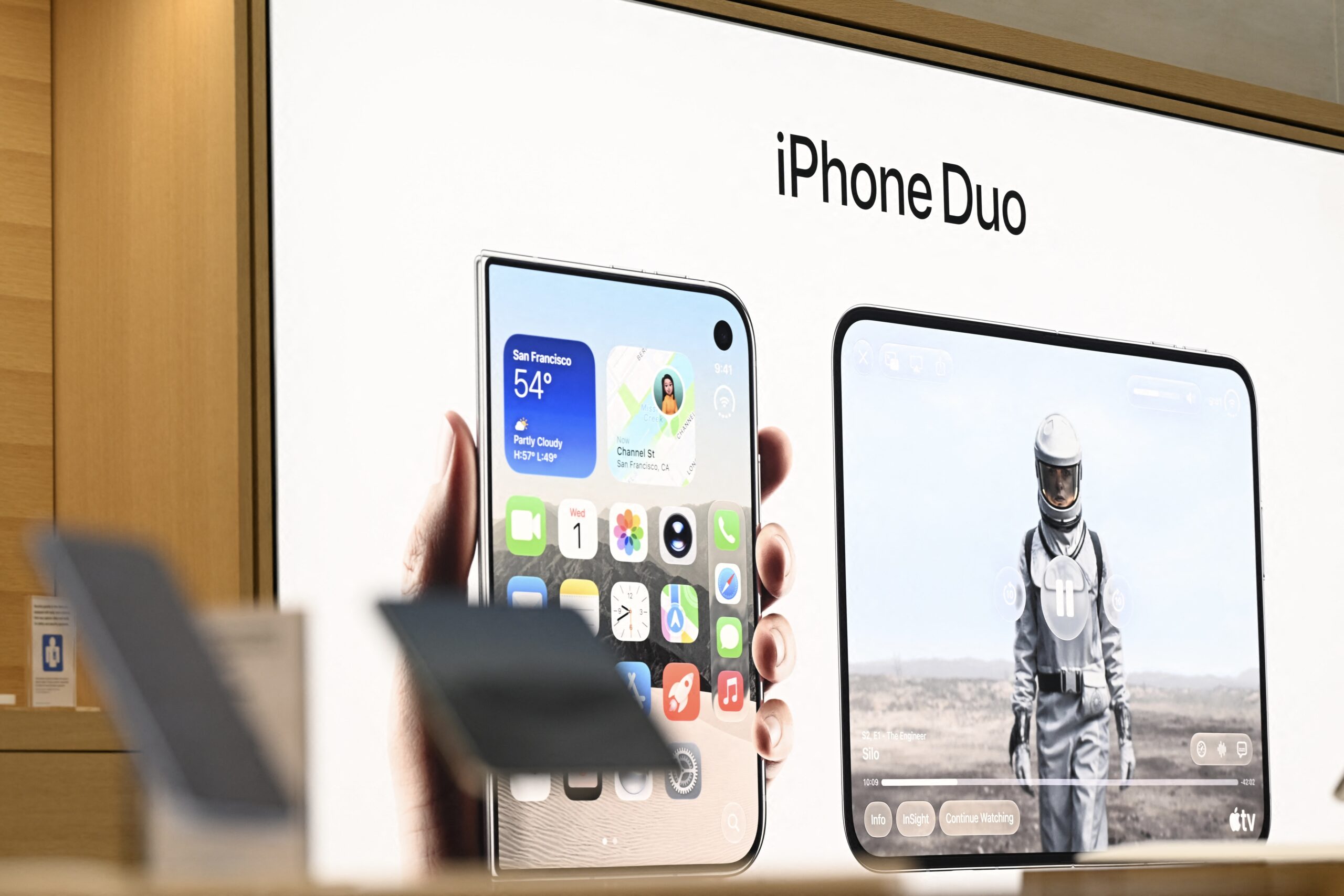 iPhone Duo: Ουρές σε όλο τον κόσμο για το πρώτο αναδιπλούμενο iPhone – Η τιμή και τα πρώτα προβλήματα