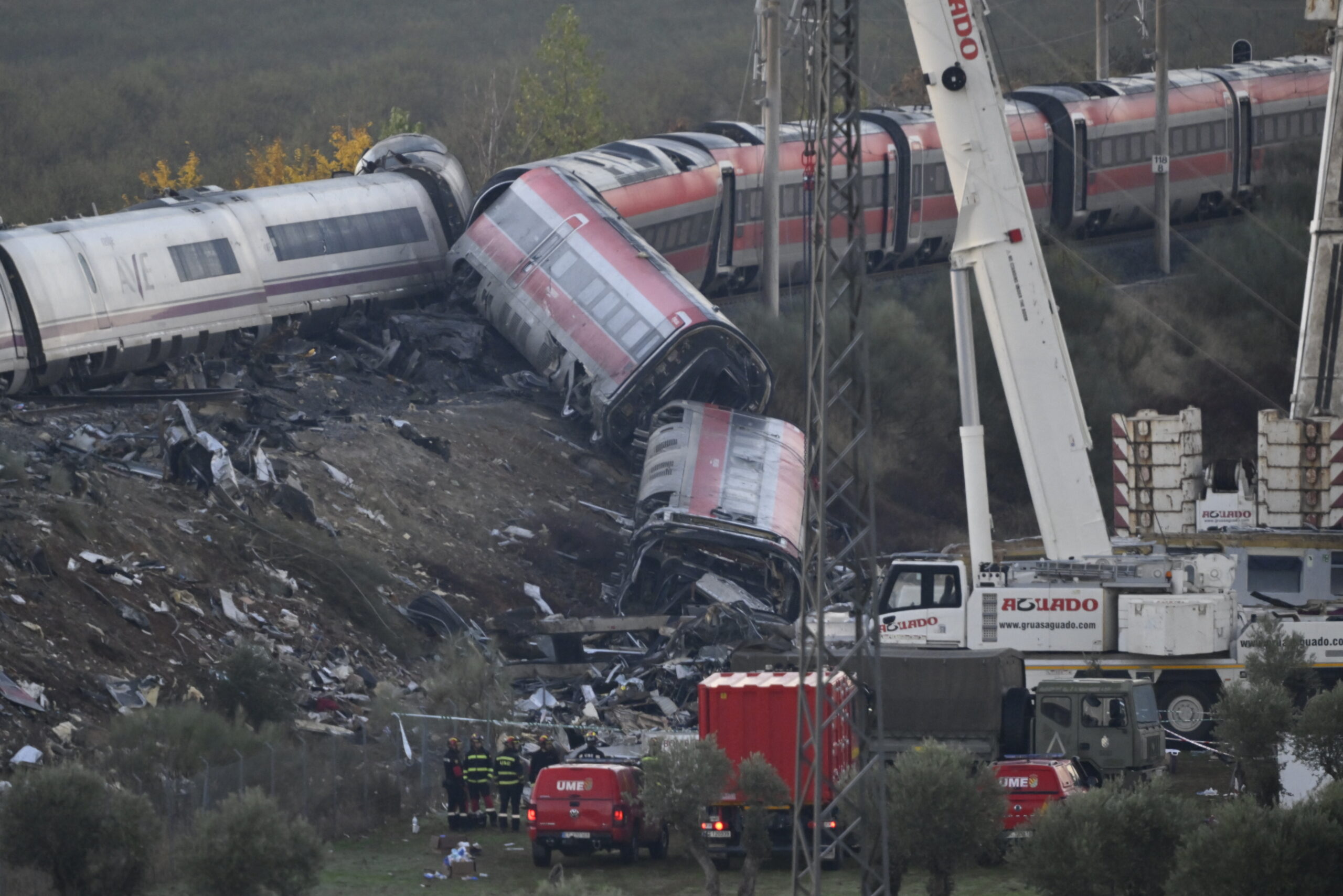Ισπανία: Στους 74 ανέβηκε ο αριθμός των νεκρών από το σιδηροδρομικό δυστύχημα