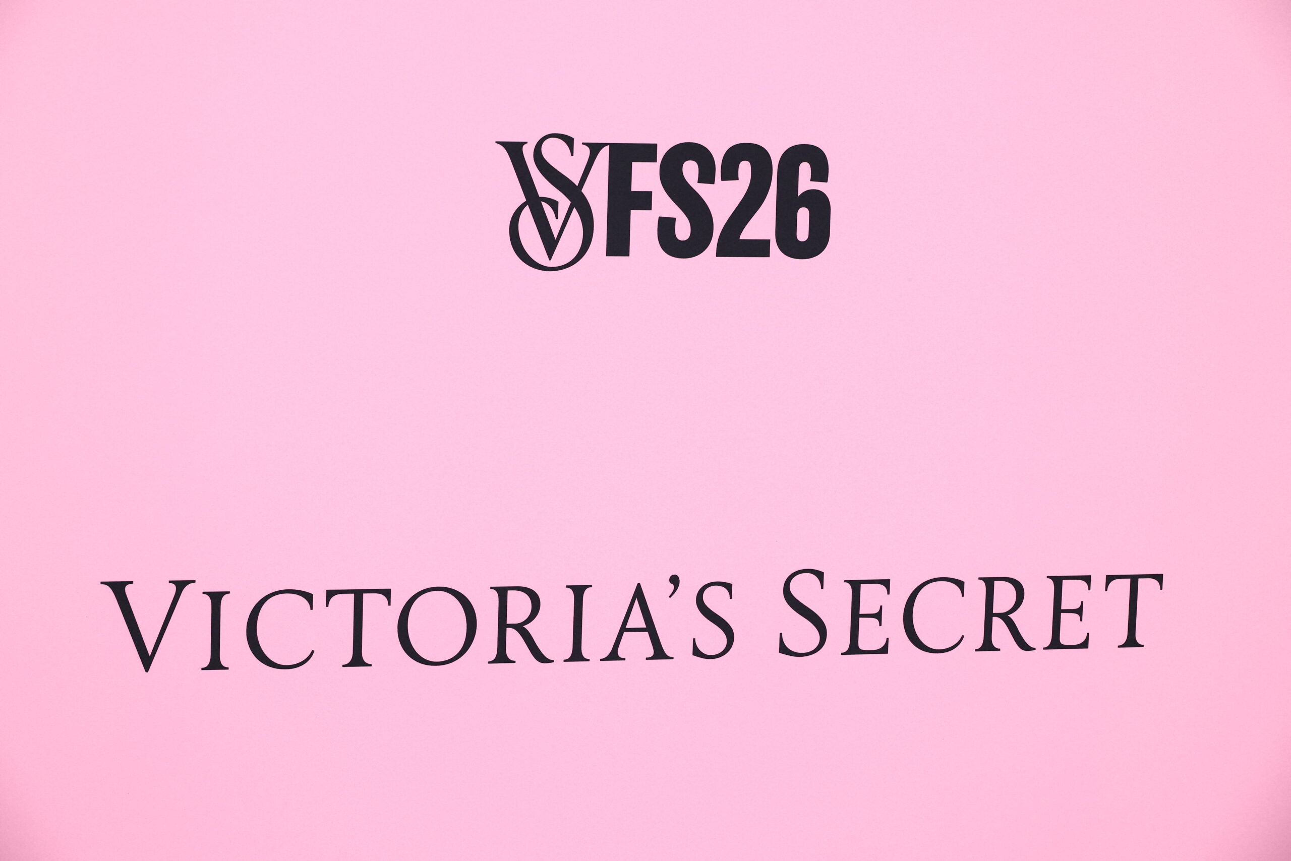 Victoria’s Secret: Πώς το διάσημο brand επιχειρεί να κερδίσει ξανά την αγορά