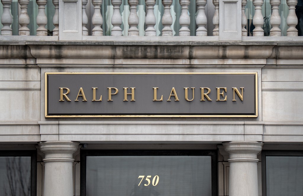 Τέλος το ESG, καλώς ήρθες AI: Η Ralph Lauren συνδέει τις αμοιβές των στελεχών της με την τεχνητή νοημοσύνη