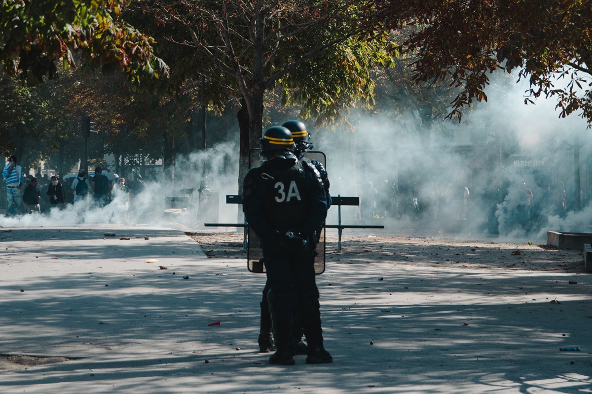 Γαλλία: «Εκρηκτικό» σκηνικό στα λύκεια της χώρας – Κλιμάκωση των κινητοποιήσεων την Τρίτη
