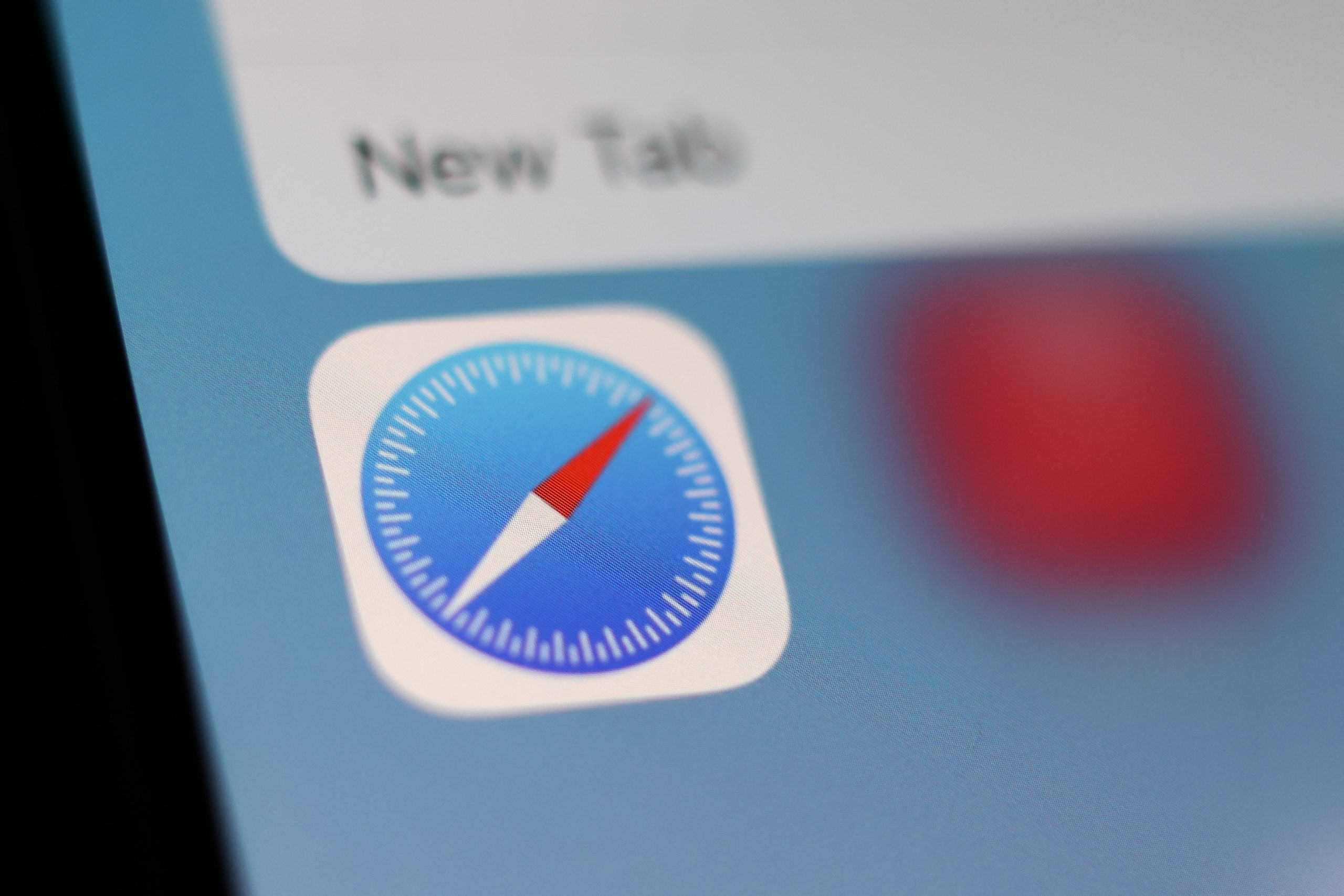 Apple: Γιατί μπλοκάρει εταιρείες παρακολούθησης και τι αλλάζει στη διαφημιστική αγορά