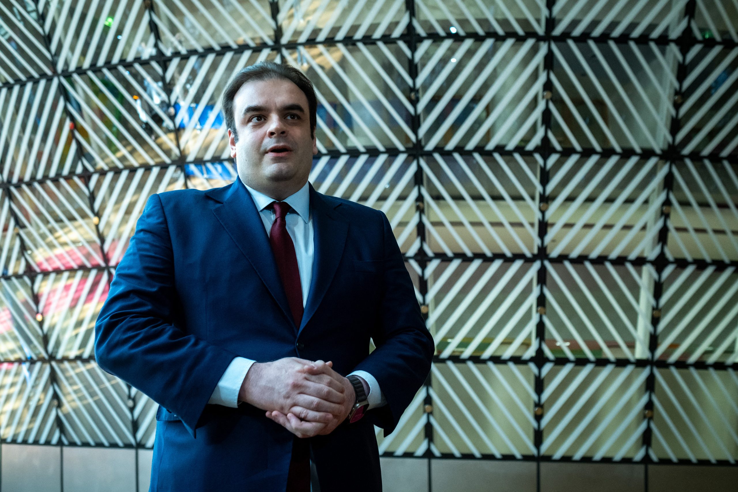 Πιερρακάκης για παράνομο τζόγο: Μηνύσεις σε 18 influencers – Στα 1,8 δισ. ευρώ η παράνομη αγορά