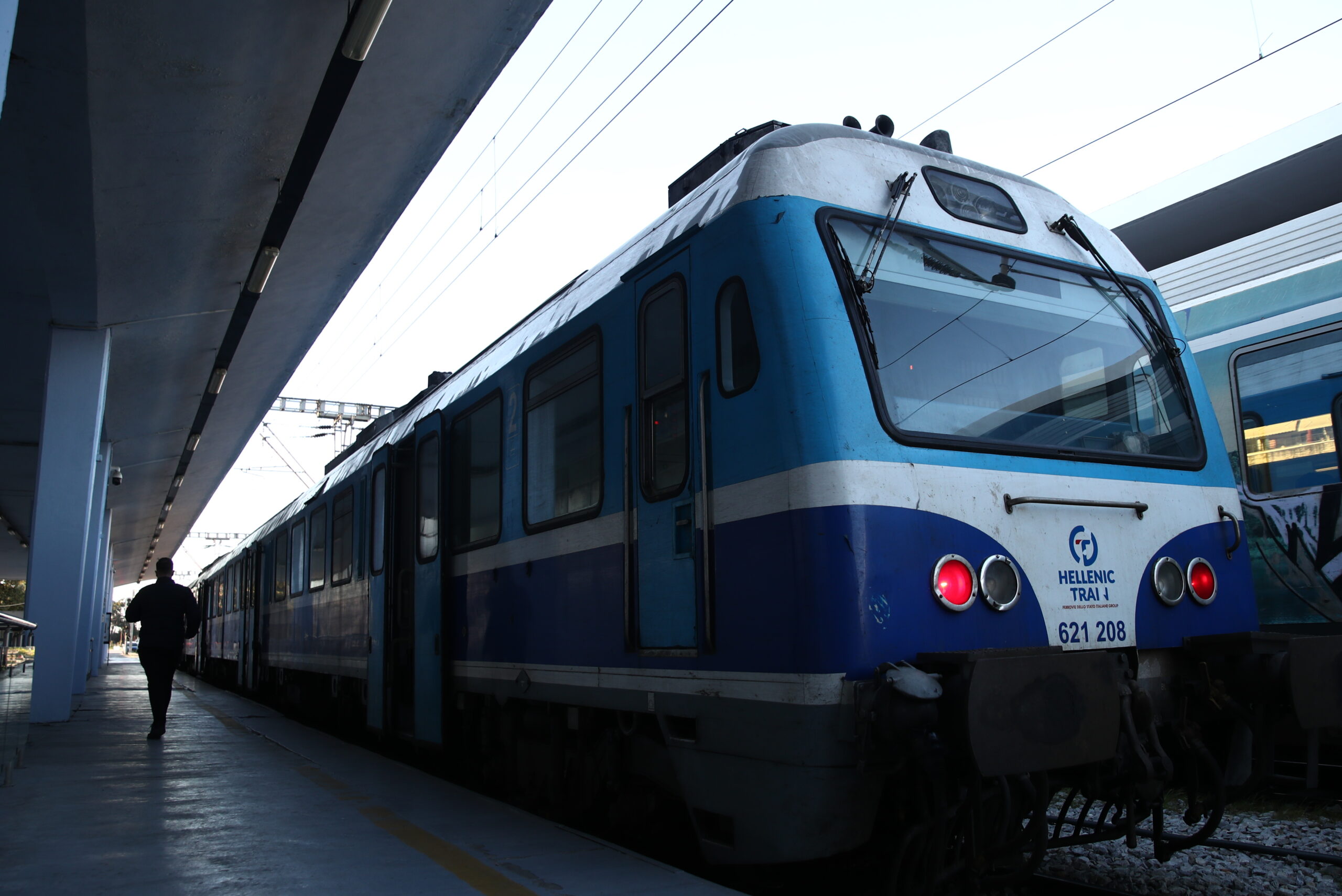 «Χειρόφρενο» σε τρένα και Προαστιακό: Απεργία στη Hellenic Train – Ποια δρομολόγια ακυρώνονται