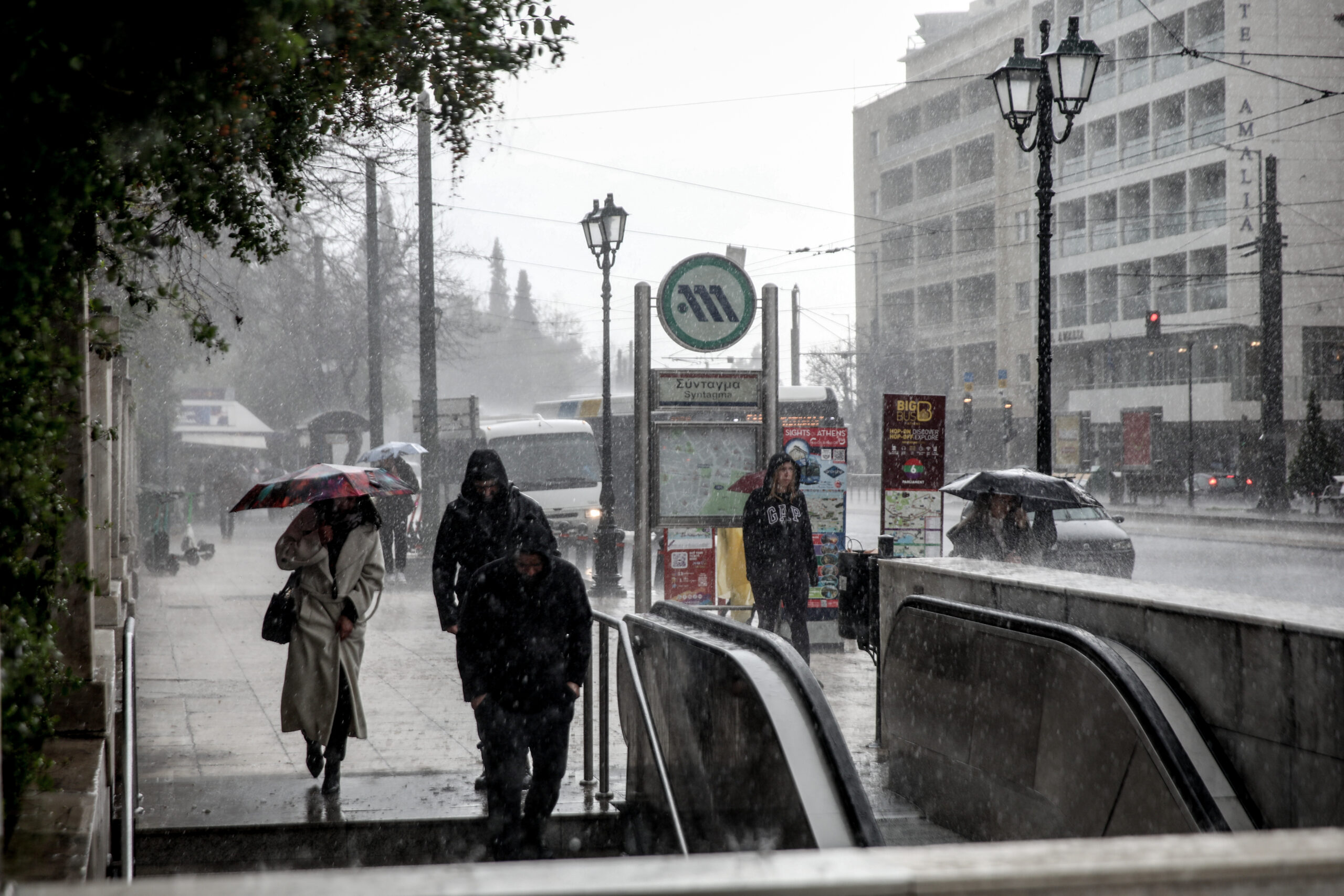 Επικαιροποιημένο έκτακτο δελτίο ΕΜΥ: Ισχυρές καταιγίδες και χαλάζι σε δύο κύματα – Ποιες ώρες «χτυπάει» την Αττική