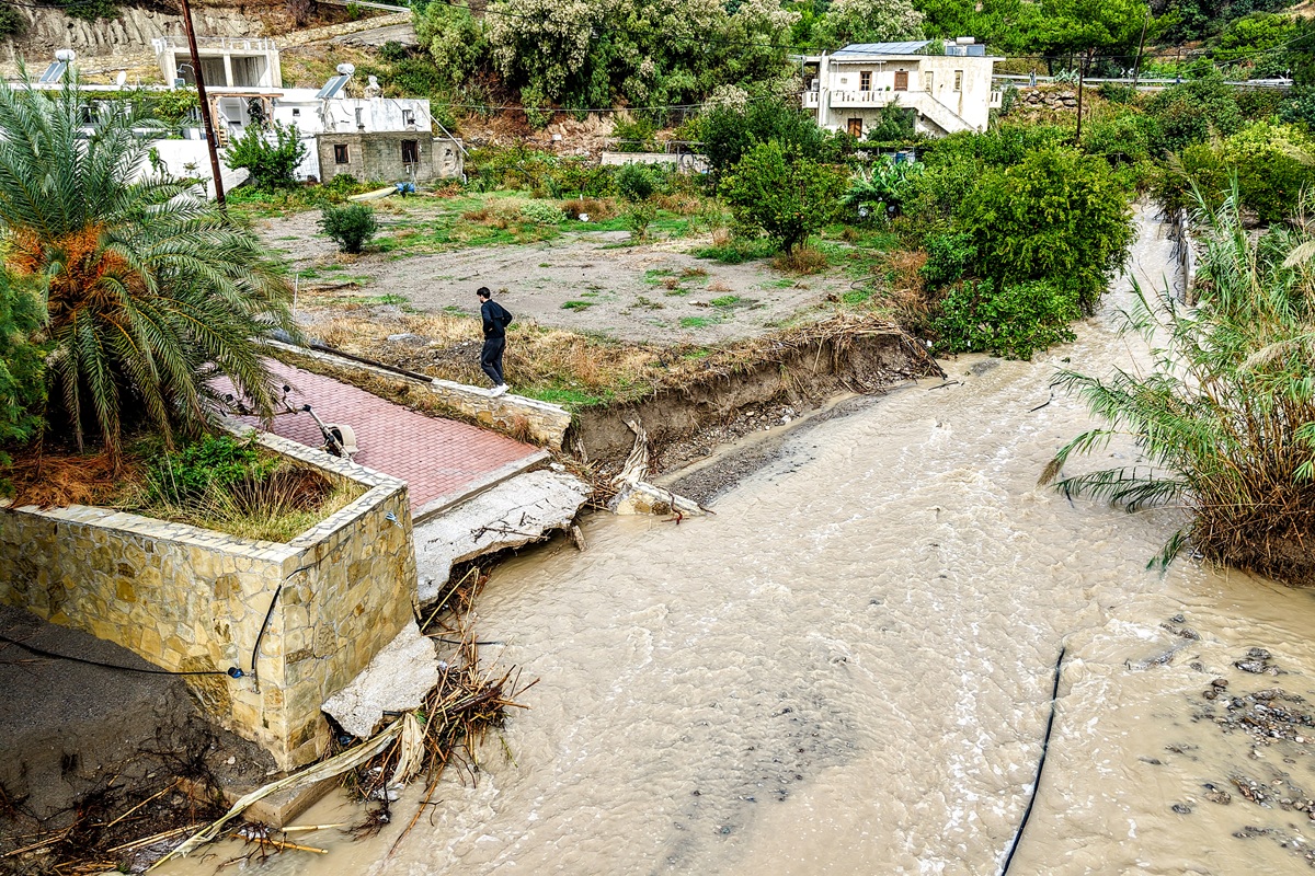«Κόκκινος συναγερμός» στην Κρήτη: Προελαύνει η κακοκαιρία – Νέο 112 στον Μυλοπόταμο