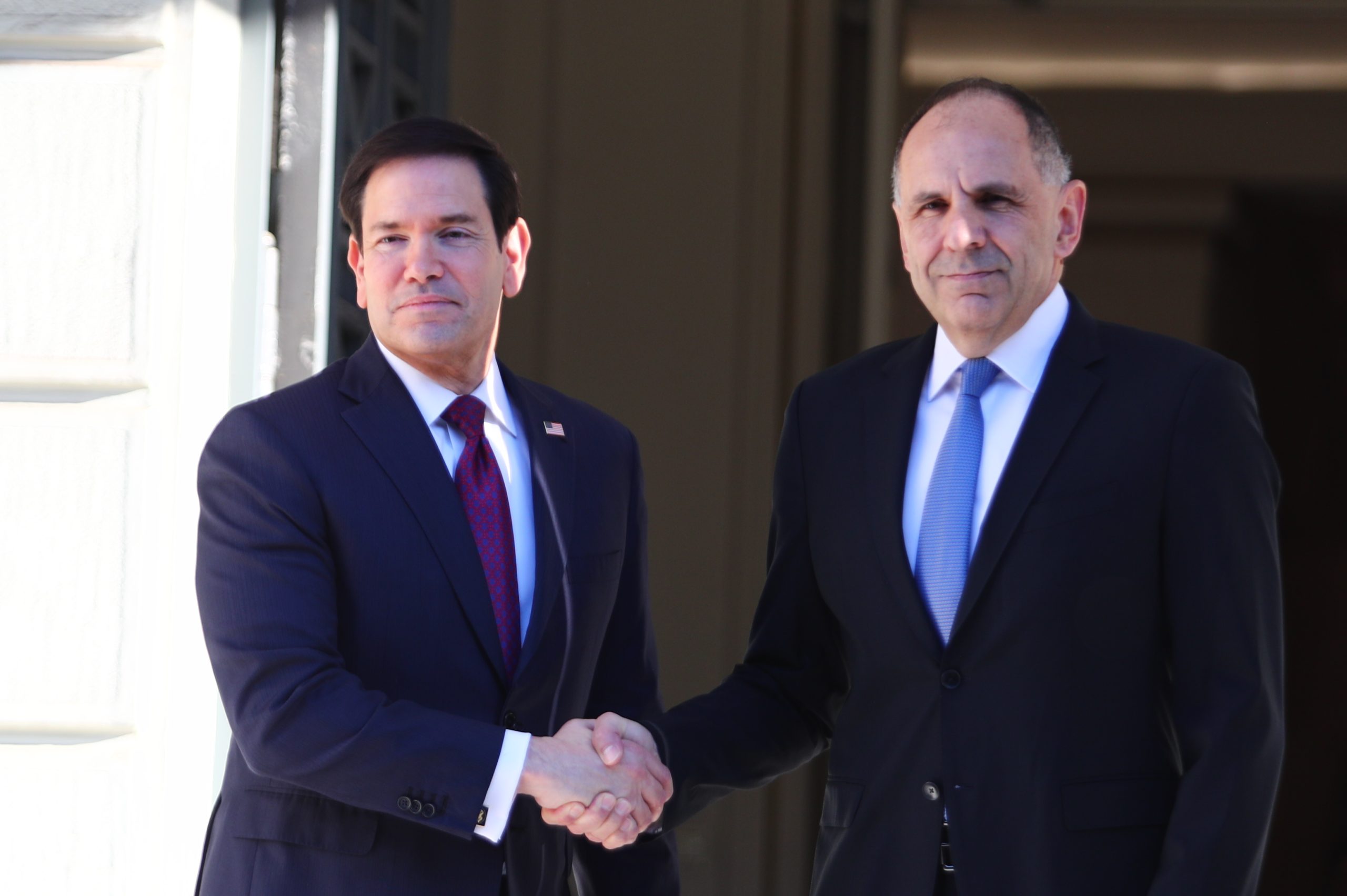Πώς βλέπουν τα διεθνή μέσα την επίσκεψη Ρούμπιο στην Αθήνα