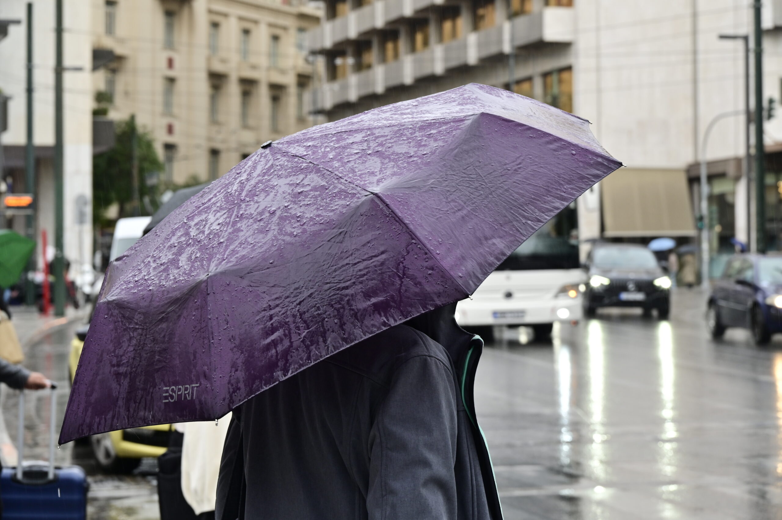 Καιρός: Αλλαγή σκηνικού με βροχές και καταιγίδες – Πτώση της θερμοκρασίας σε όλη τη χώρα