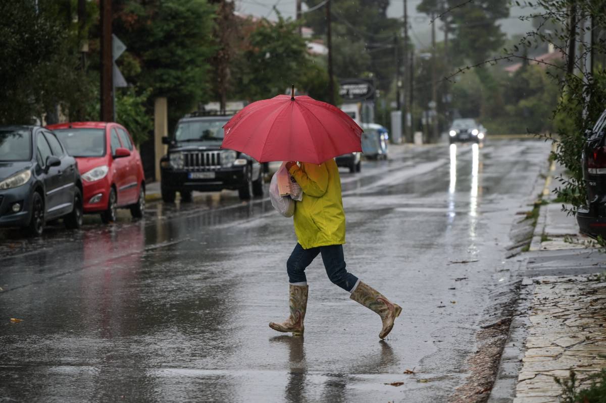 Επιδείνωση του καιρού με βροχές, καταιγίδες και αισθητή πτώση της θερμοκρασίας – Πού θα χιονίσει