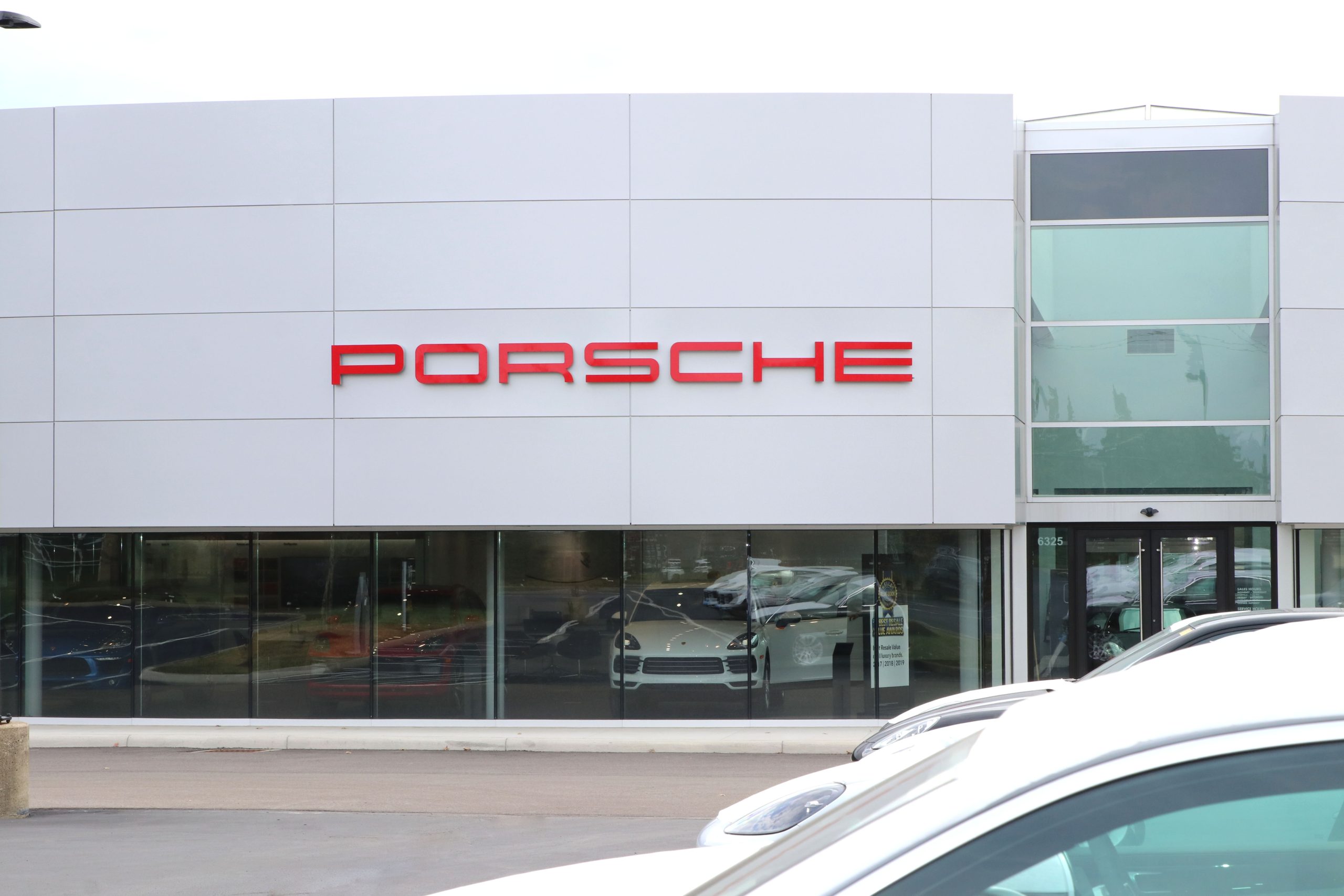 Porsche: Έρχονται νέα supercars και πολυτελή μοντέλα που προσαρμόζονται στους αγοραστές