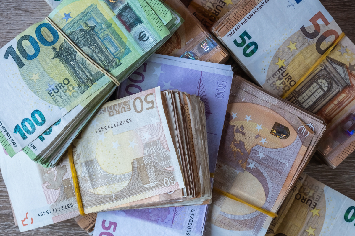 Μαρούσι: Απάτη άνω των 220.000 ευρώ σε βάρος 89χρονης – Γκρέμισαν τοίχο με βαριοπούλα για να αρπάξουν λίρες και μετρητά
