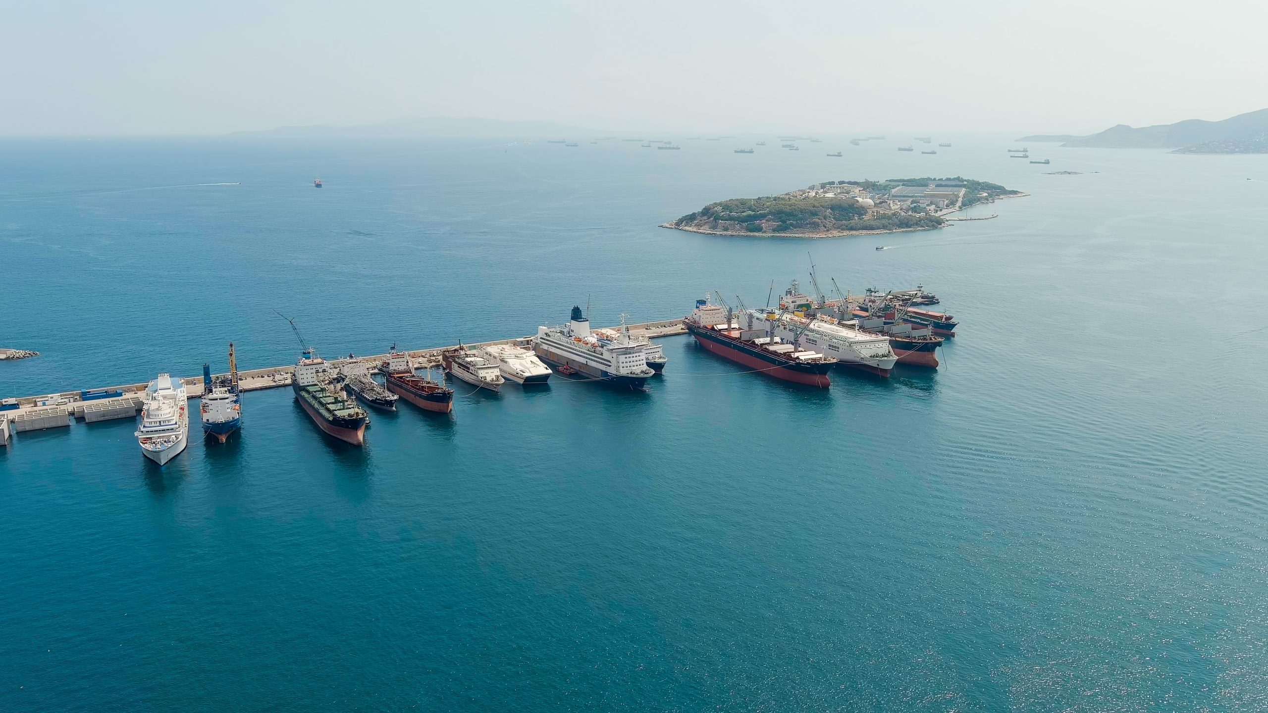 Η ελληνική ναυτιλία «ξαναδένει» στην Αθήνα – Νέα κεφάλαια μέσω Euronext και 1.003 πλοία στο orderbook