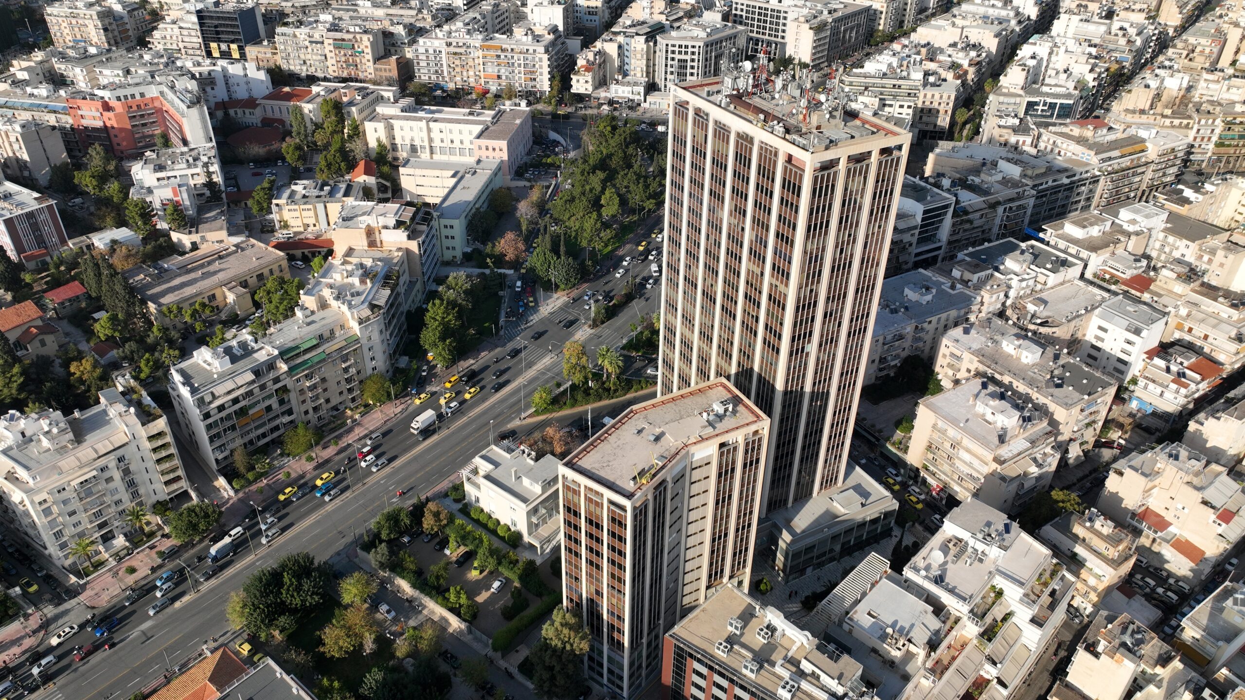 Νέο hedge fund κοιτάζει την Ελλάδα – Η Capula εξετάζει γραφείο στην Αθήνα