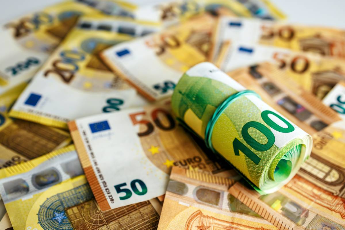 Προϋπολογισμός 2027: Πώς αλλάζουν οι μισθοί – Οι αυξήσεις σε ιδιωτικό και δημόσιο τομέα