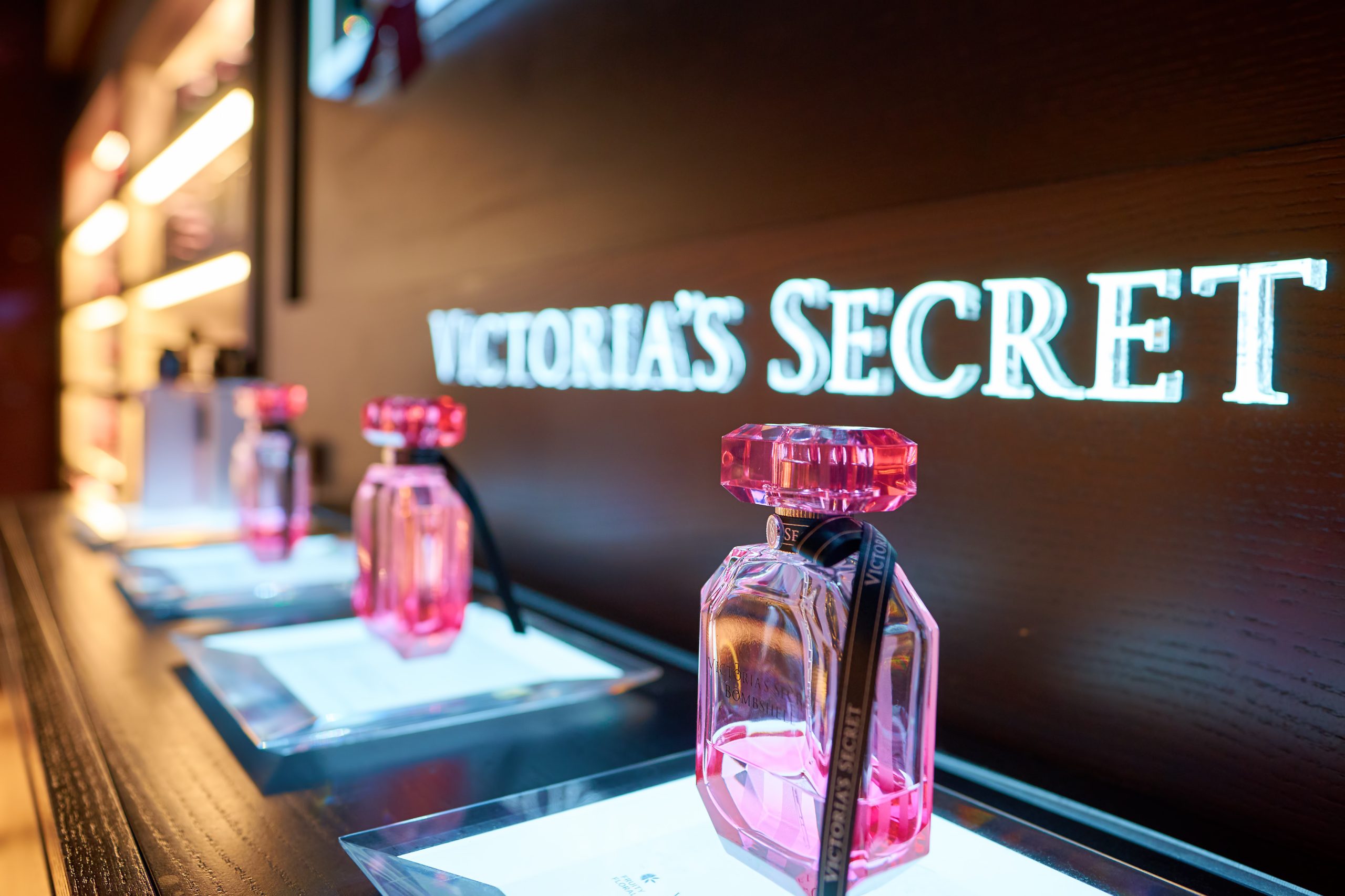 Victoria’s Secret: Μοντέλο κατέθεσε αγωγή επειδή «χρησιμοποιήθηκε υπερβολικά» το πρόσωπό της σε διαφήμιση